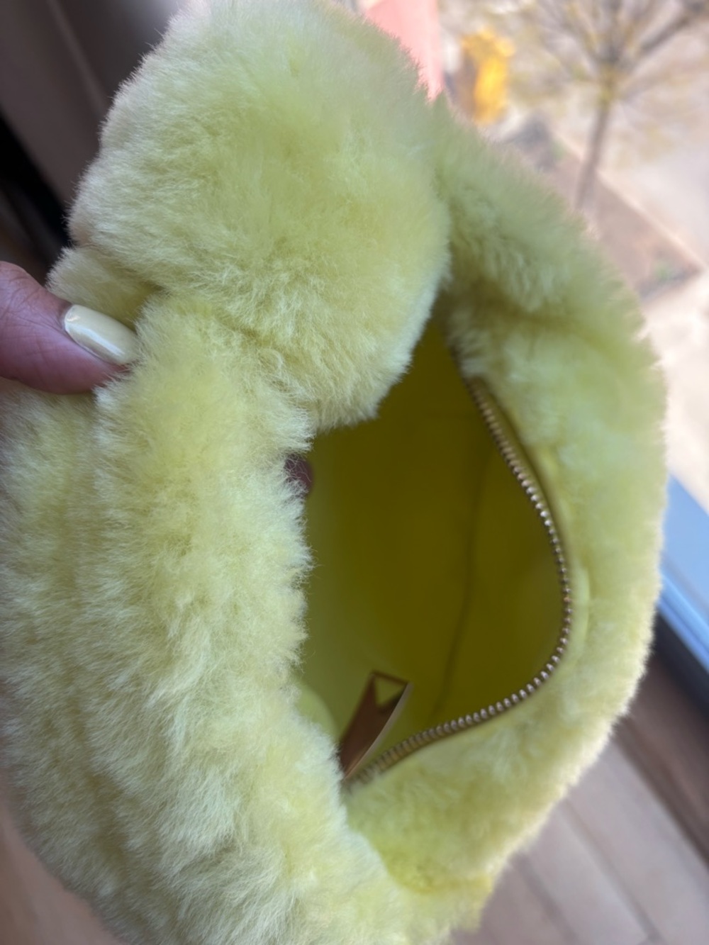Bottega Veneta Shearling Jodie Top-Handle Bag - Picture 5 of 5